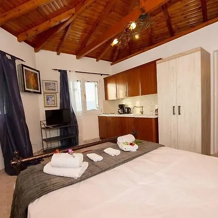 Eros Loft With Pool Near The 3* Kalamata
